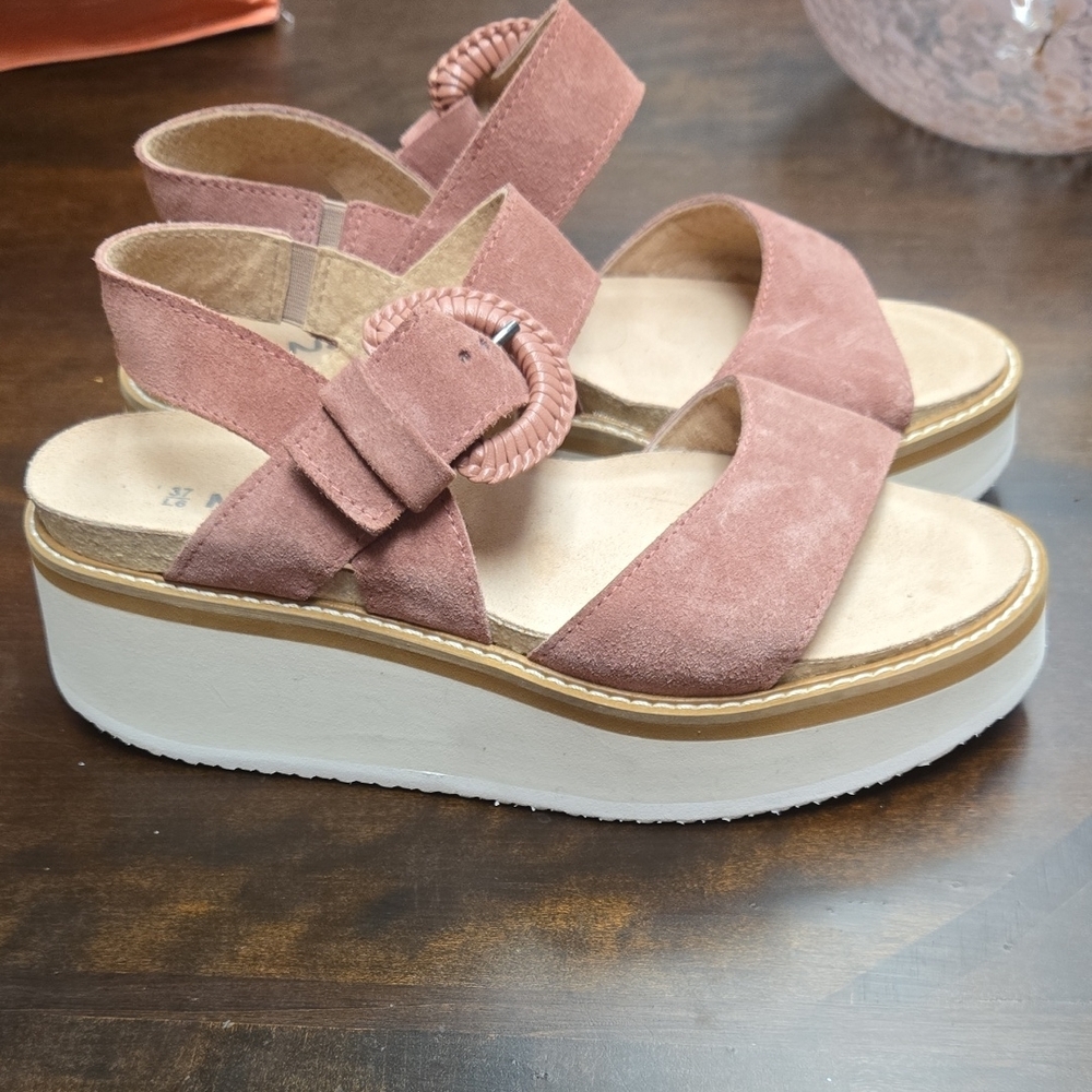 Naot Pink Sandals Soft Suede Sandals -new
